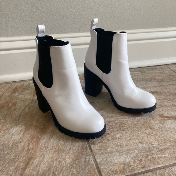 Soda white ankle boots with black 3 inch heel size 5.5 EUC - Picture 3 of 9